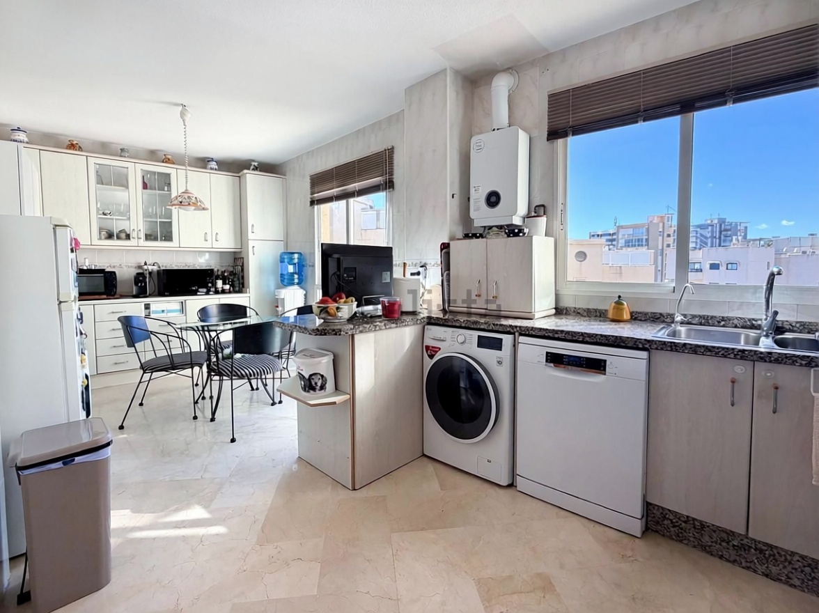 Ático em primeira linha de mar em El Campello — Cozinha