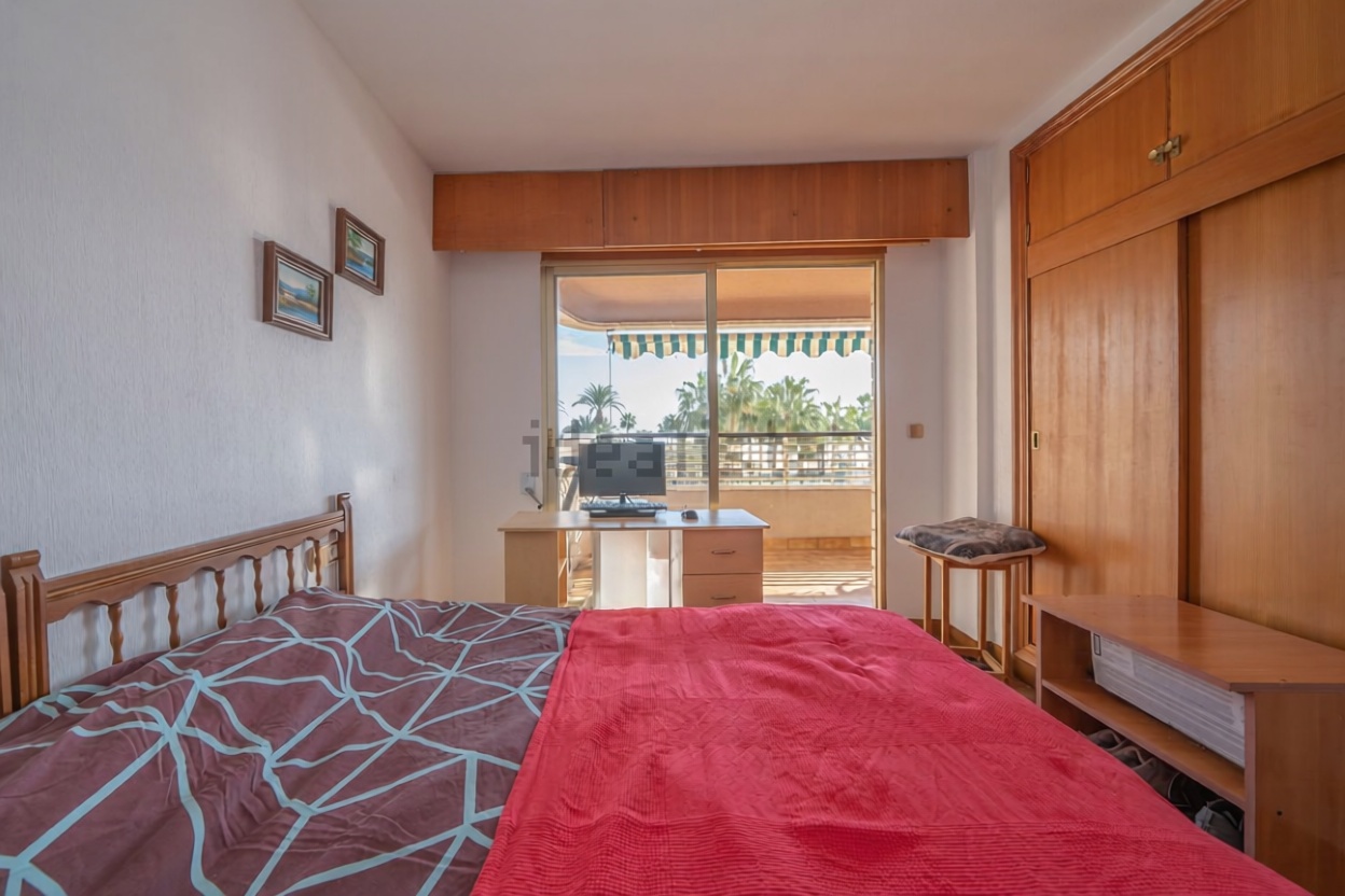Piso en primera línea de playa en El Campello — Dormitorio