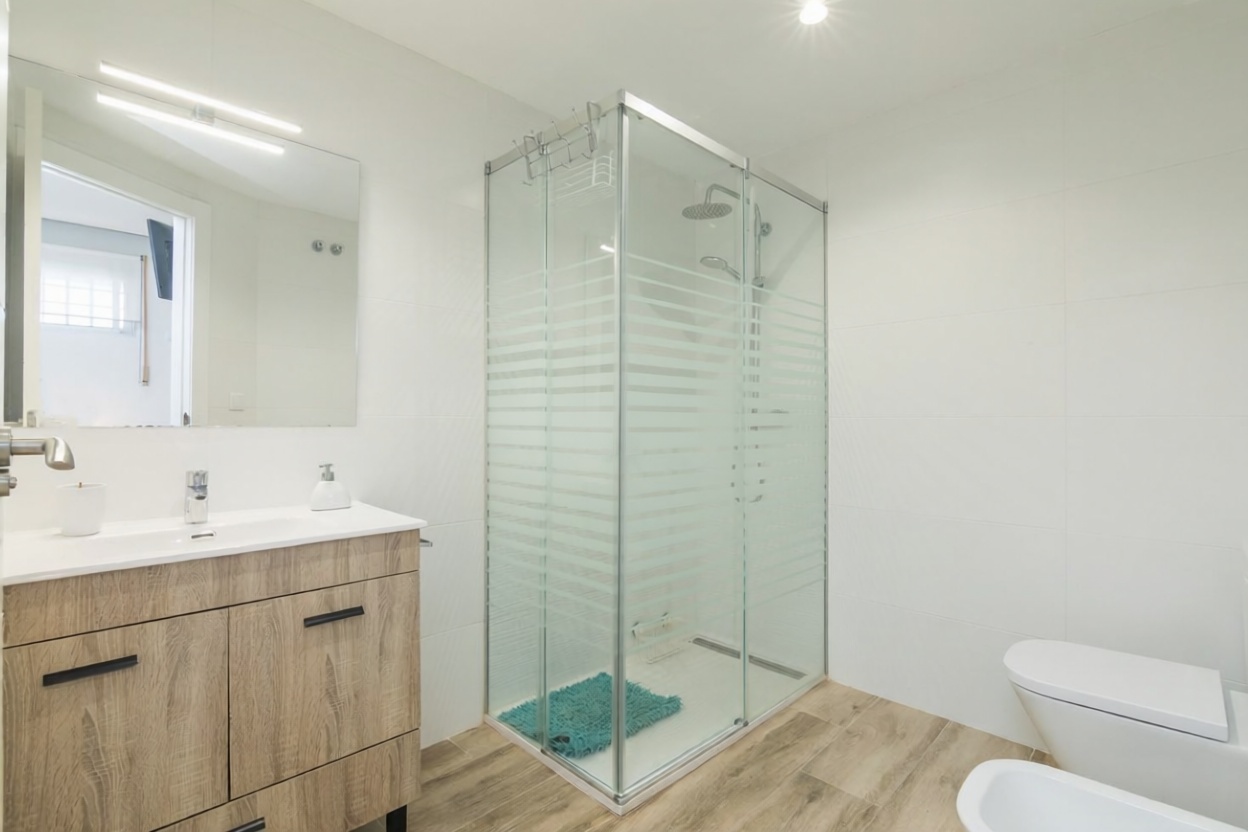 Piso en primera línea de playa en El Campello — Dormitorio