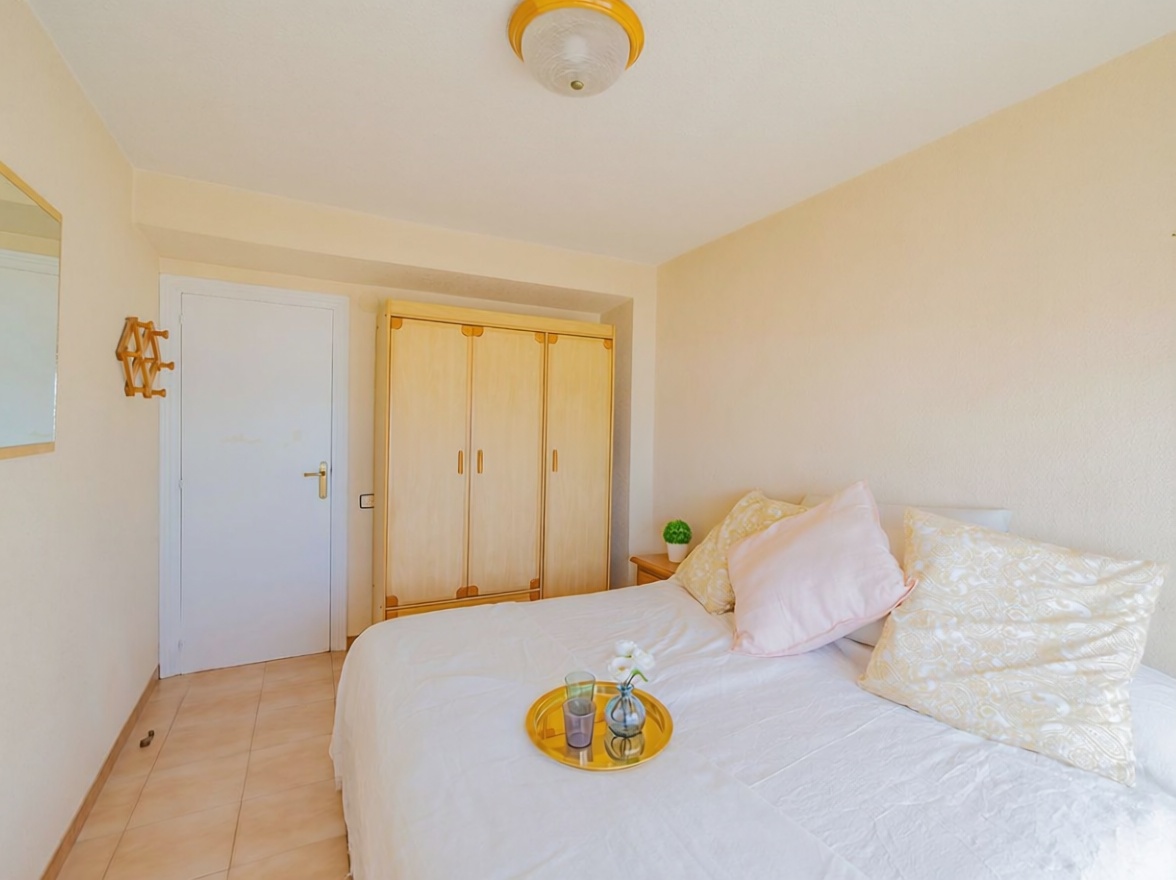 Piso en primera línea de playa en El Campello — Dormitorio