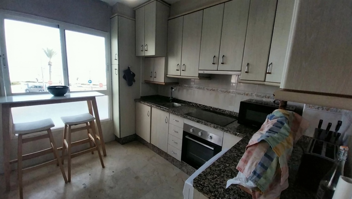Piso en primera línea de playa en El Campello — Cocina