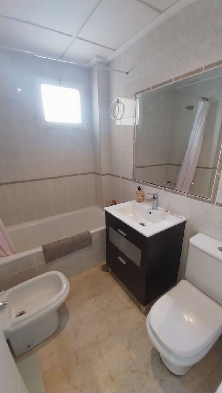 Piso en primera línea de playa en El Campello — Baño
