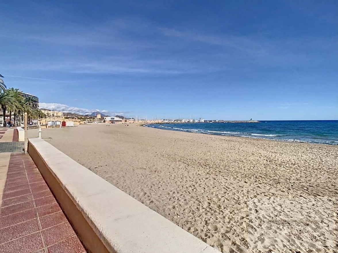 Chalet avec accès direct à la plage à El Campello — Vue mer