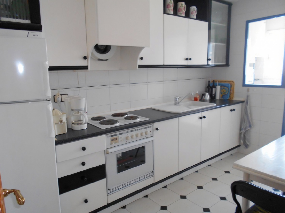 Piso en primera línea de playa en El Campello — Cocina