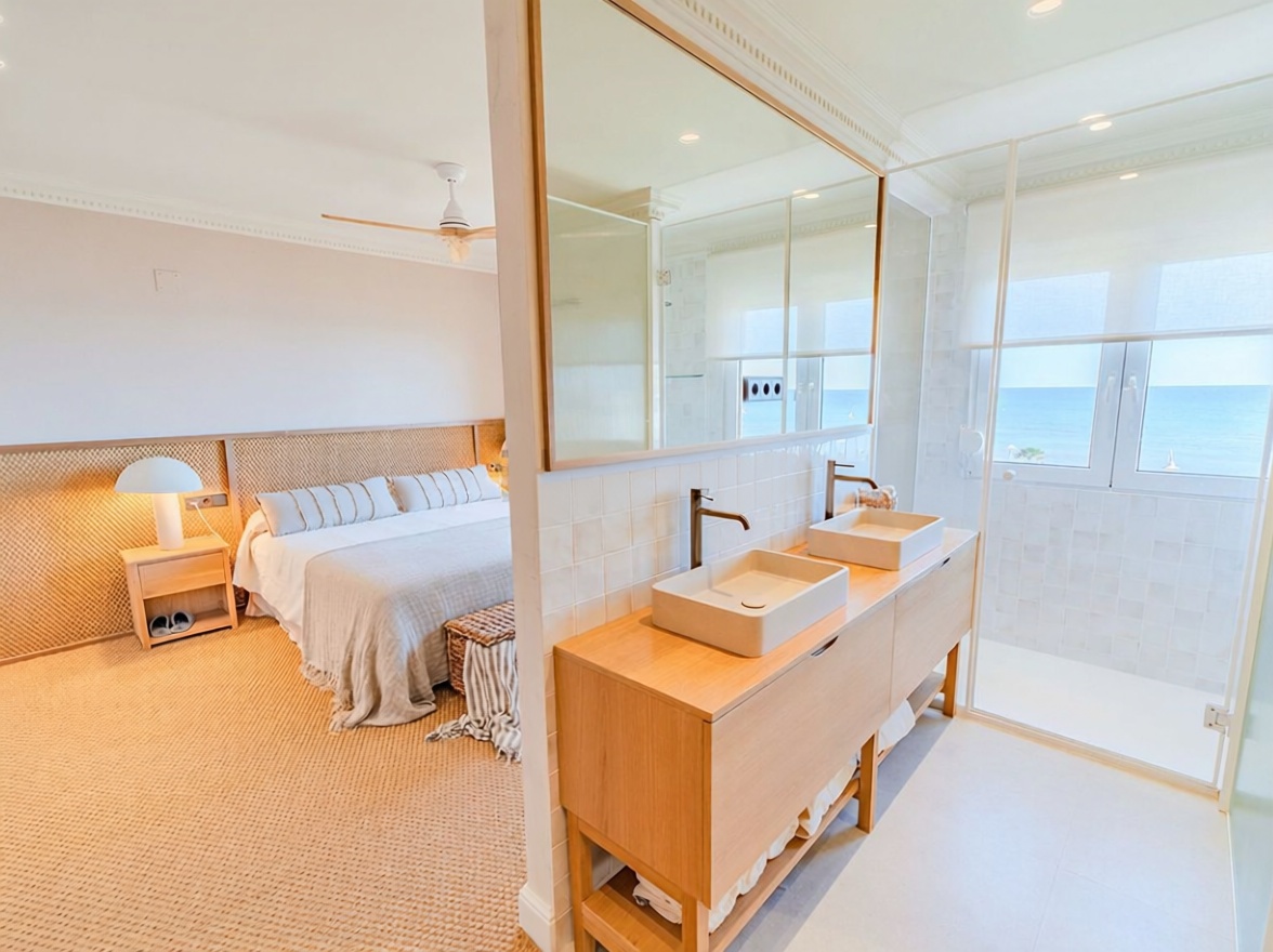 Chalet with direct beach access in El Campello — Bedroom