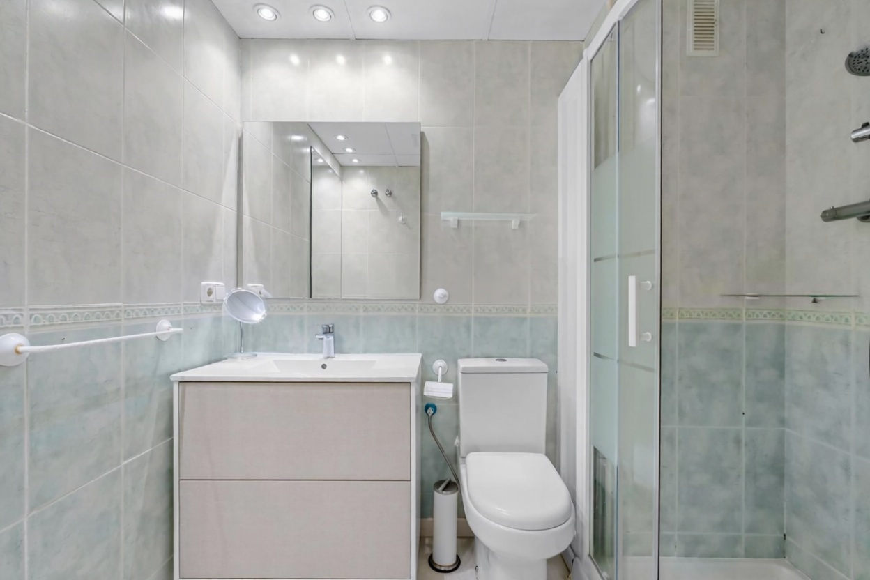 Beachfront flat in El Campello — Bathroom