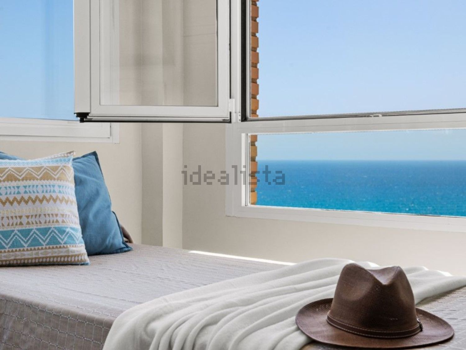 Beachfront flat in El Campello — Bedroom