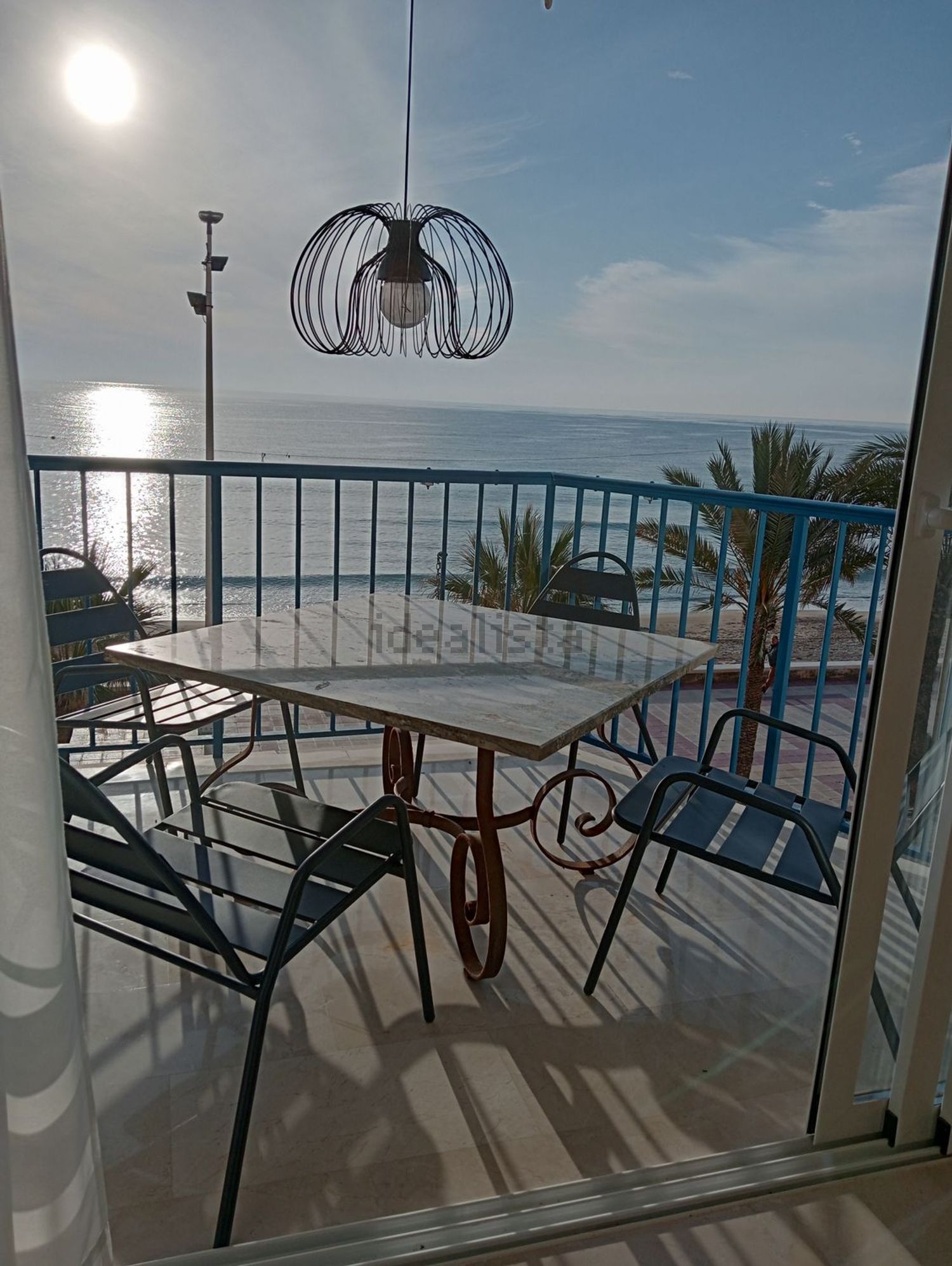 Piso en primera línea de playa en El Campello — Terraza mar