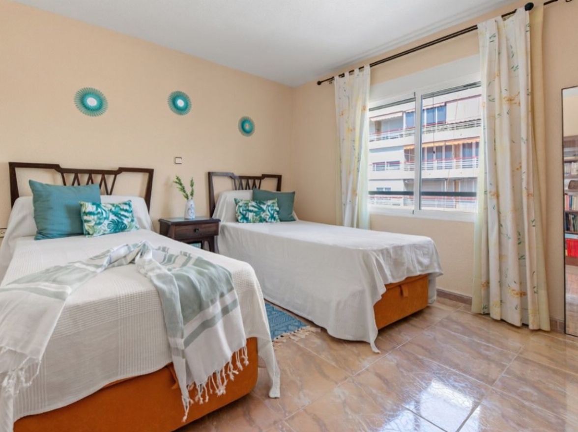 Ático en primera línea de mar en El Campello — Dormitorio