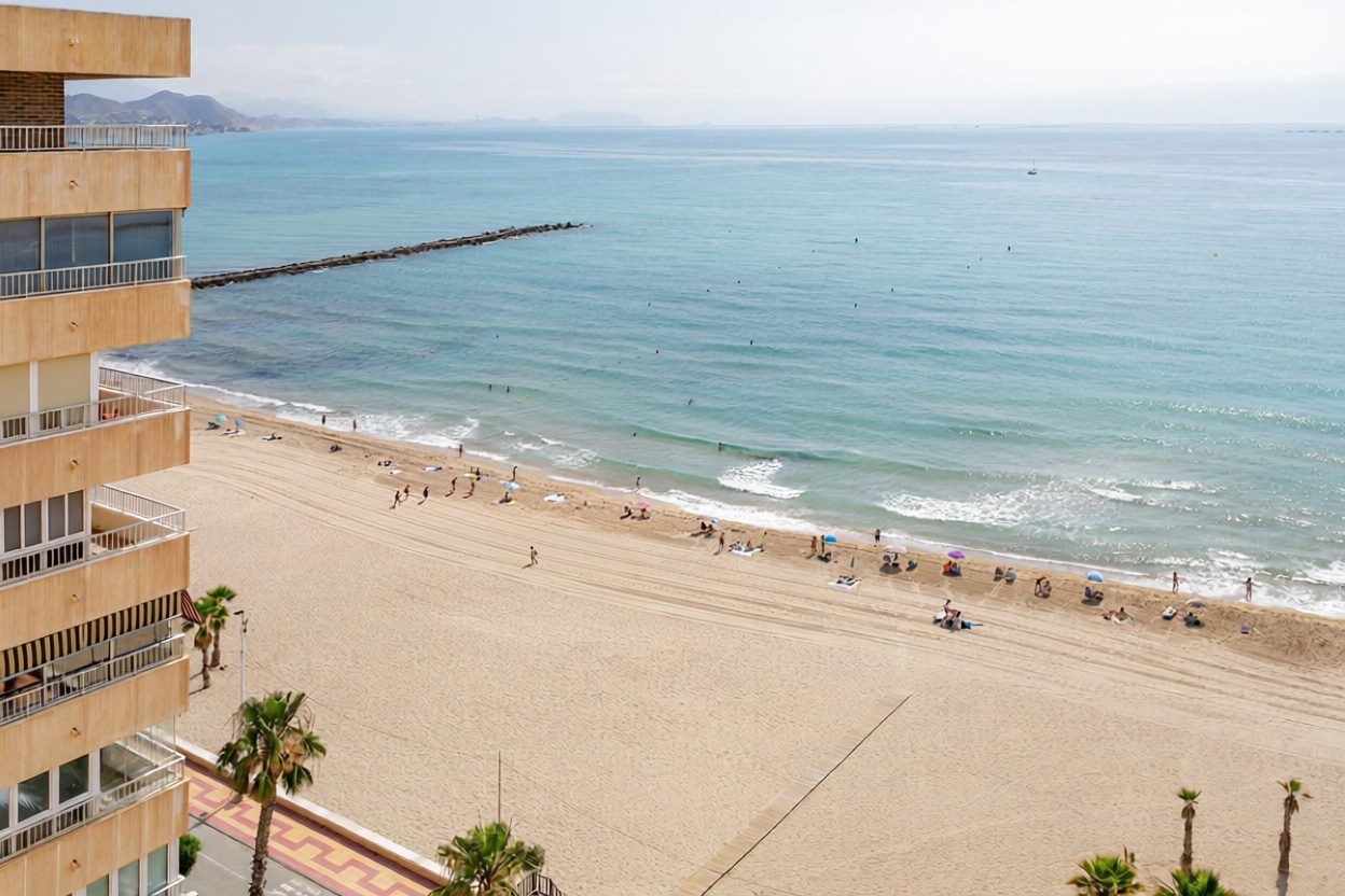 Ático en primera línea de mar en El Campello — Vista mar