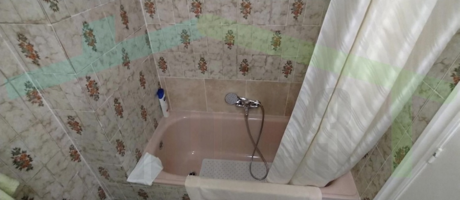 Piso en primera línea de playa en El Campello — Baño