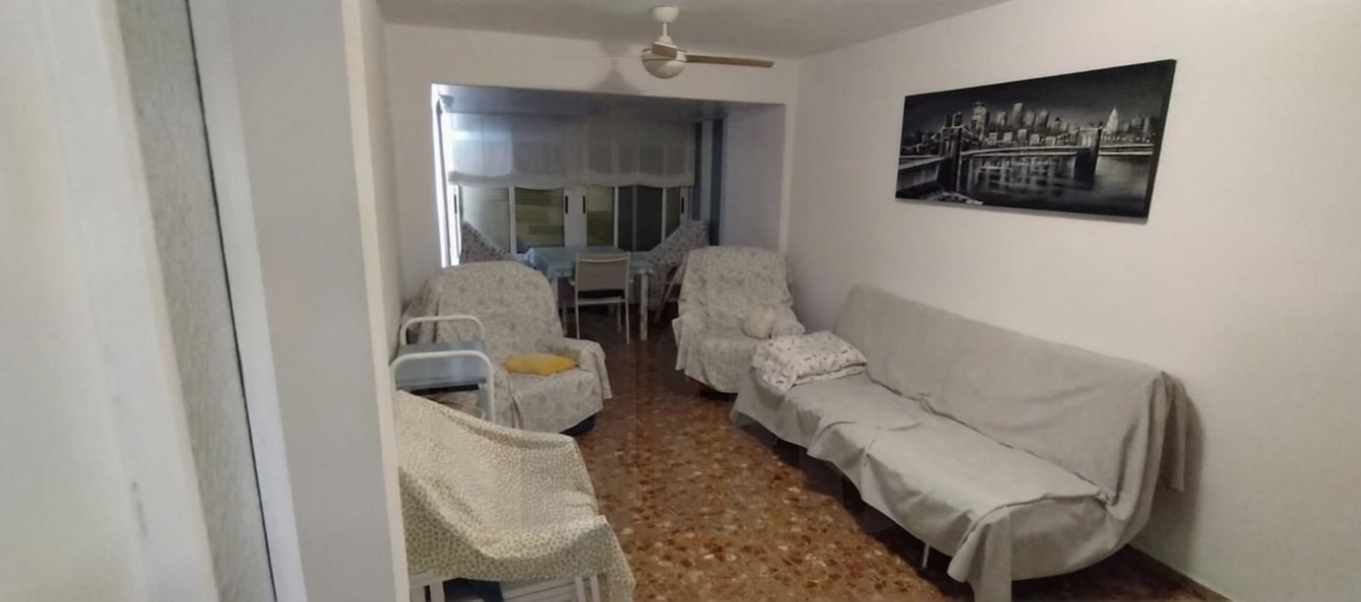 Piso en primera línea de playa en El Campello — Salón