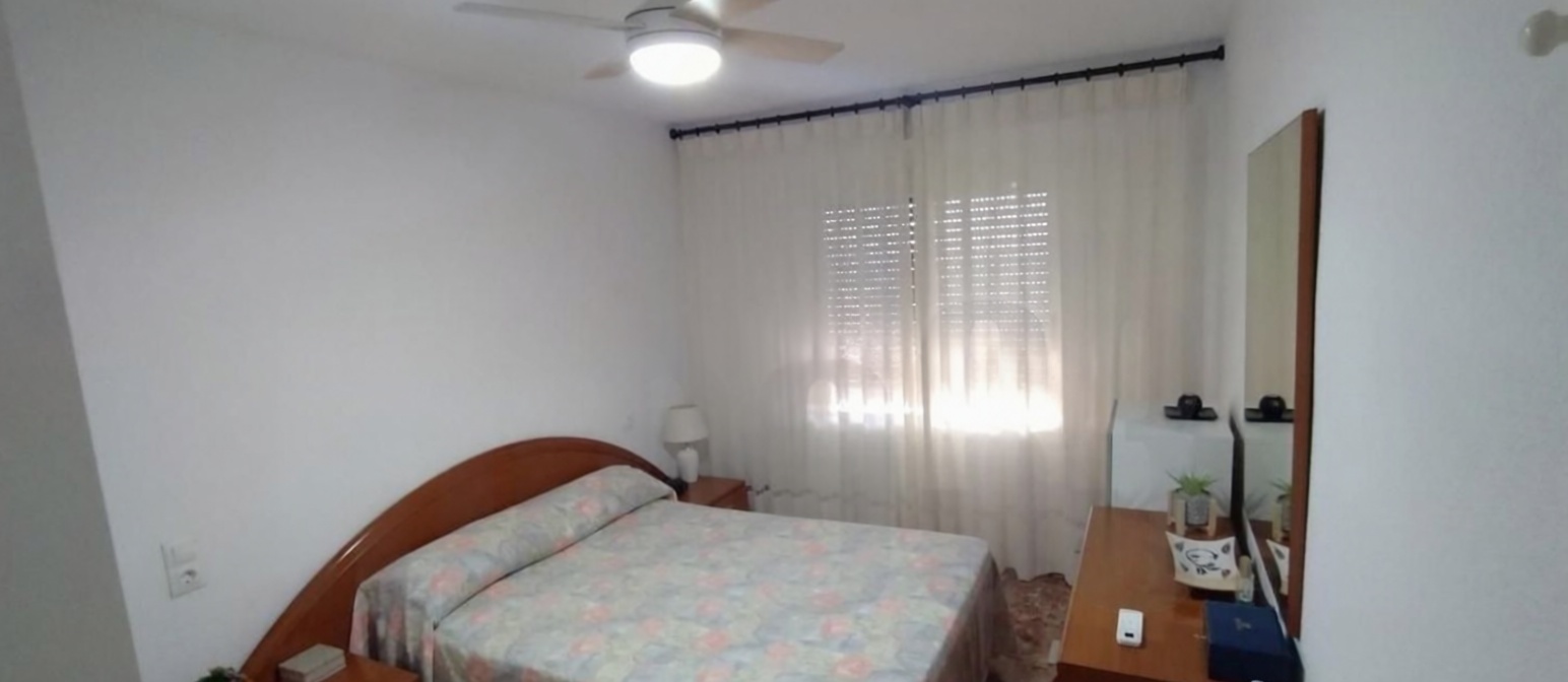 Piso en primera línea de playa en El Campello — Dormitorio