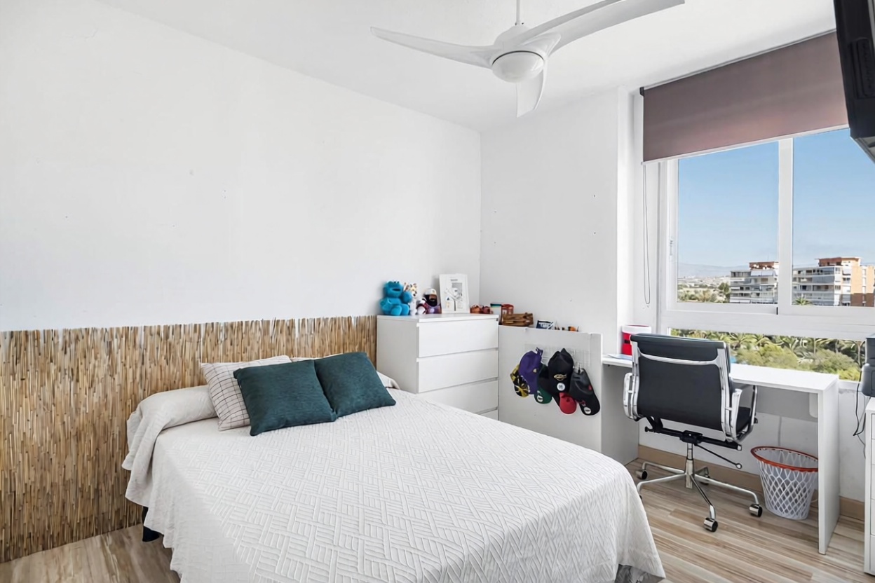 Beachfront flat in El Campello — Bedroom