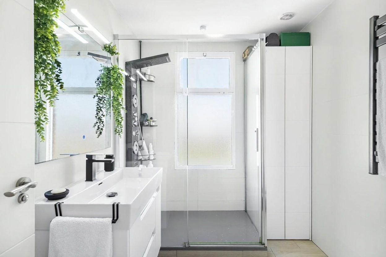 Beachfront flat in El Campello — Bathroom