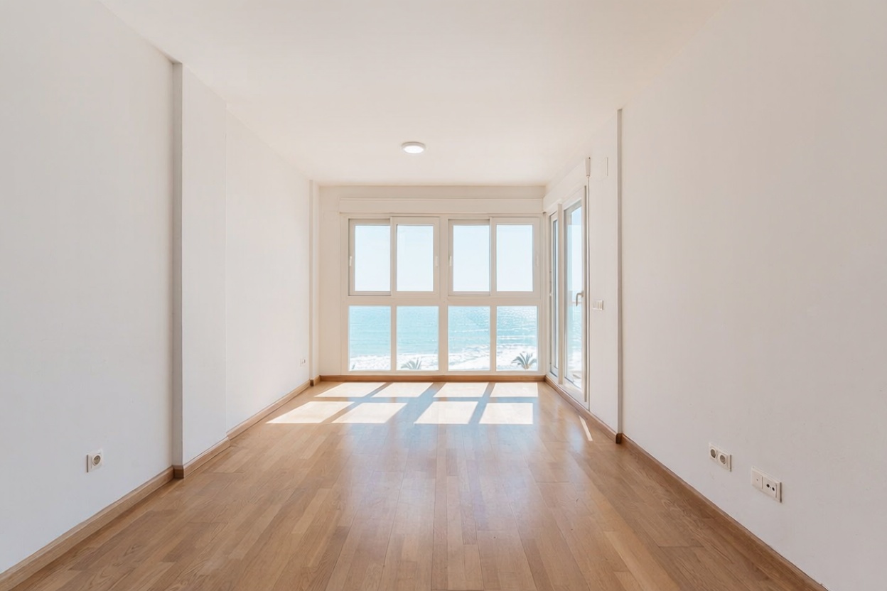 Beachfront flat in El Campello — Living room