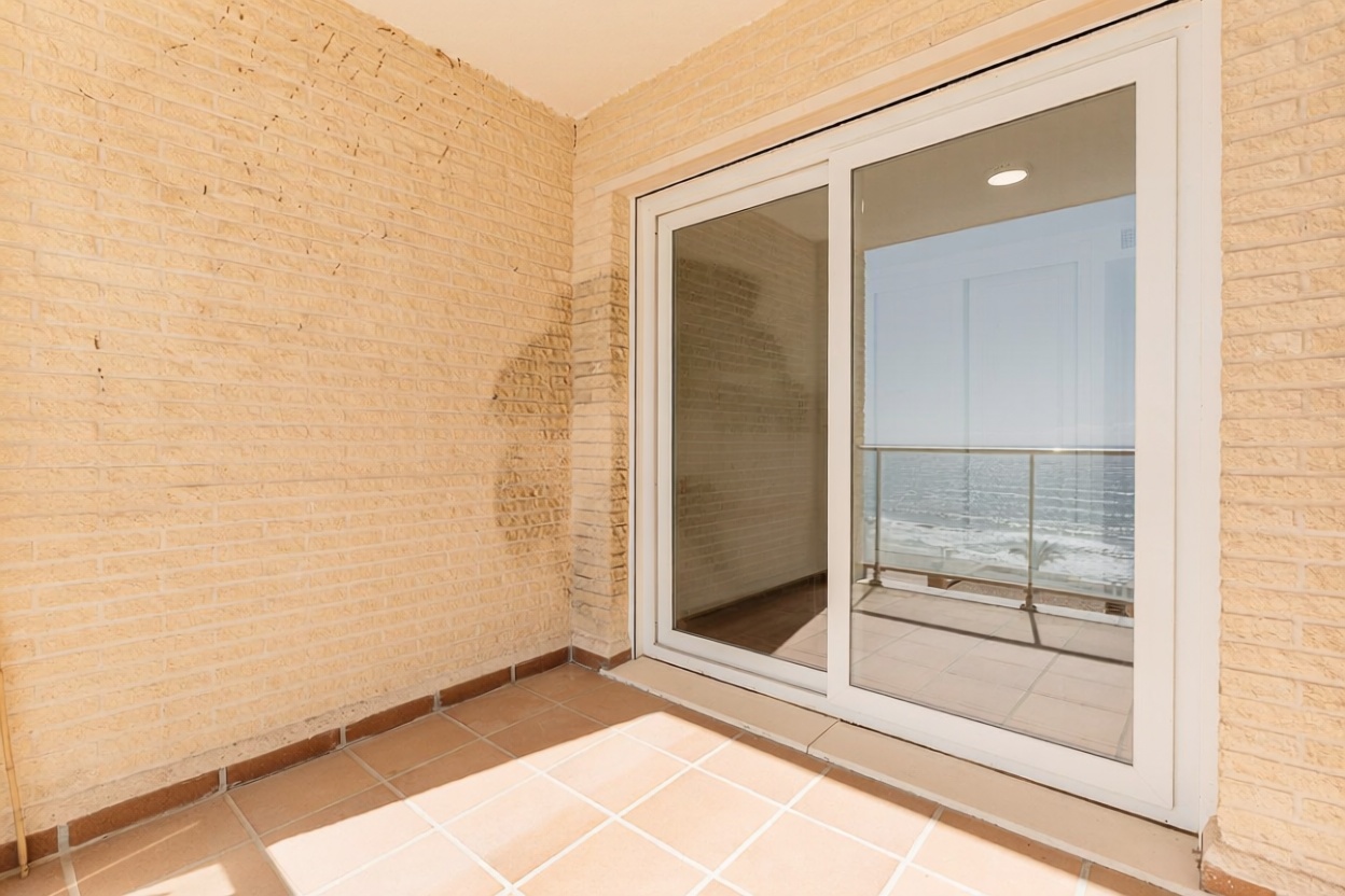 Beachfront flat in El Campello — Bathroom