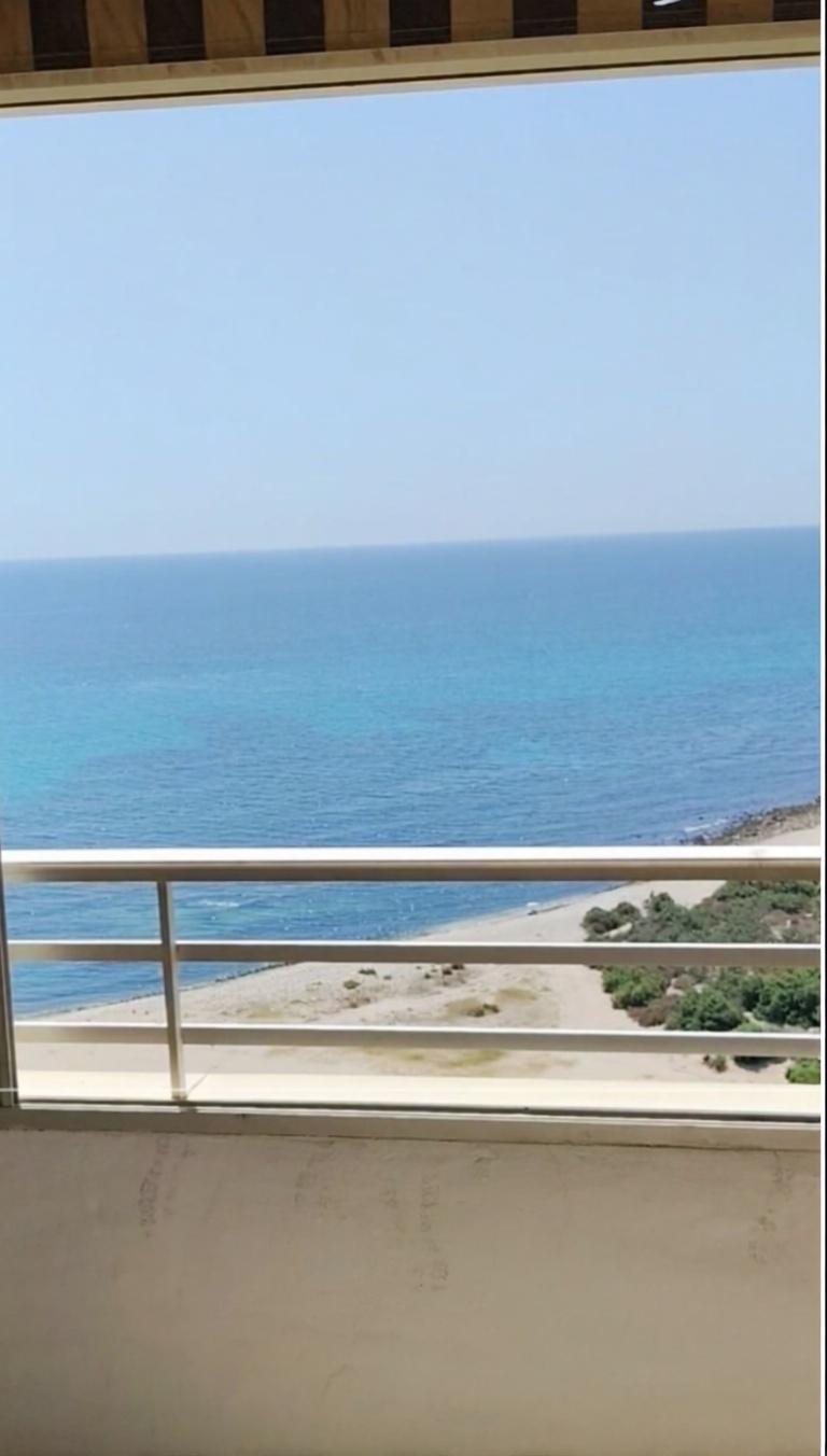 Apartamento em primeira linha de praia em El Campello — Terraço mar