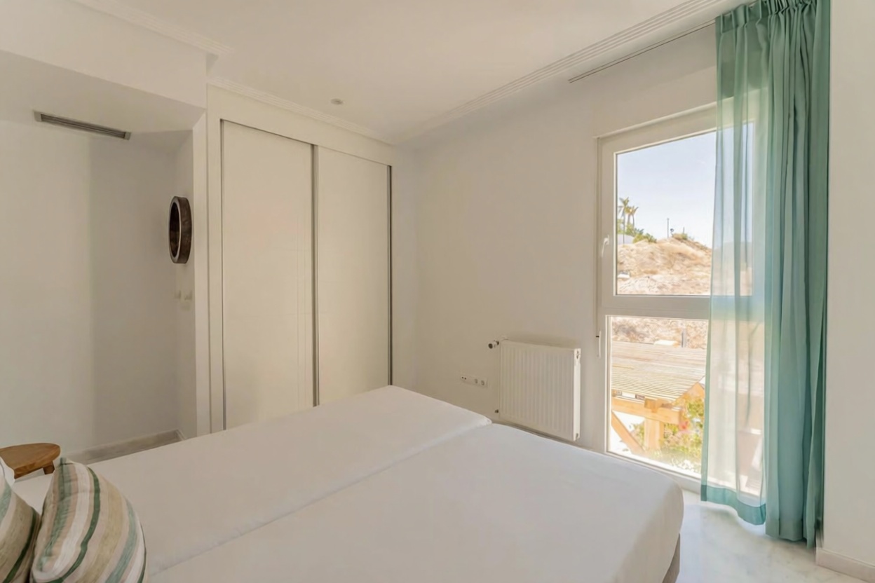 Ático en primera línea de mar en El Campello — Dormitorio