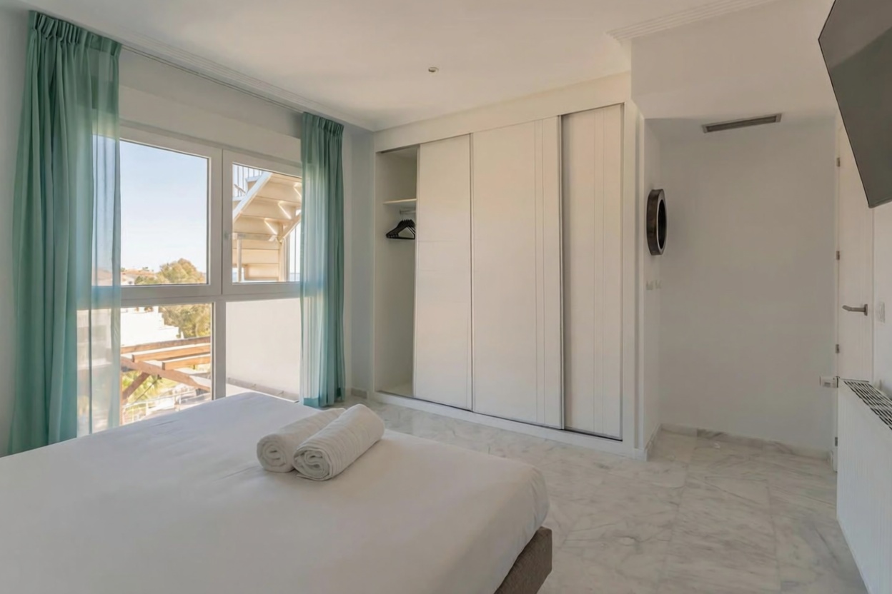 Ático en primera línea de mar en El Campello — Dormitorio