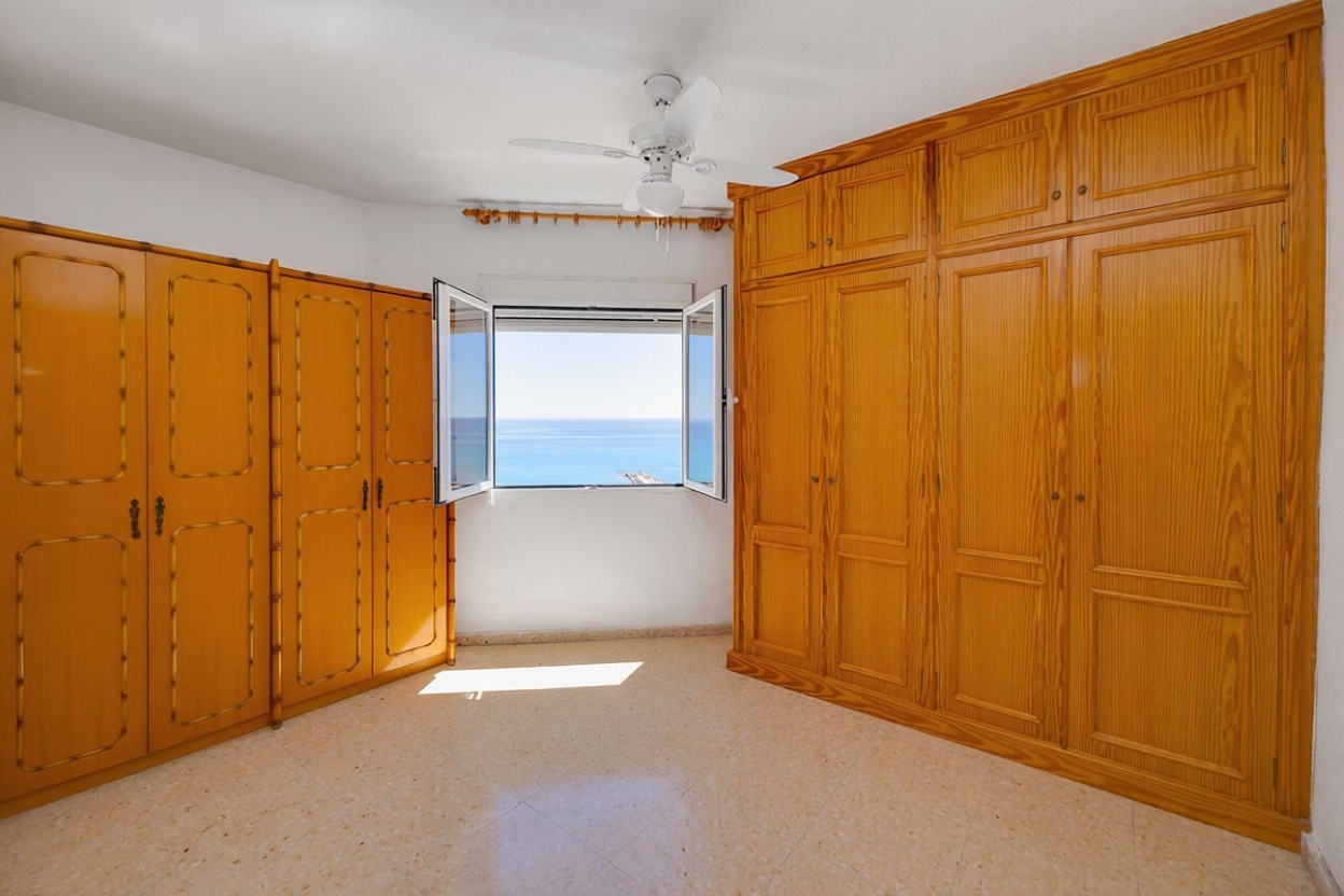 Piso en primera línea de playa en El Campello — Dormitorio