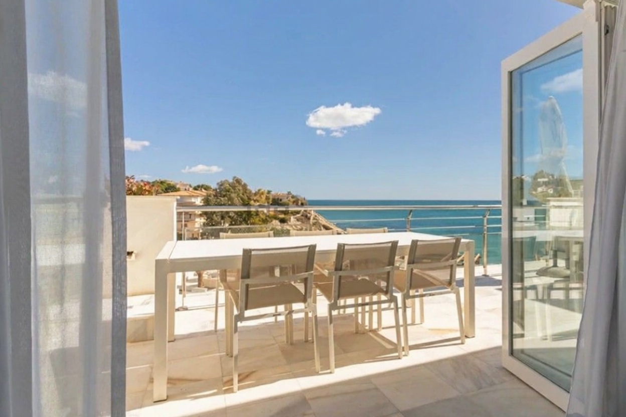 Piso en primera línea de playa en El Campello — Terraza mar
