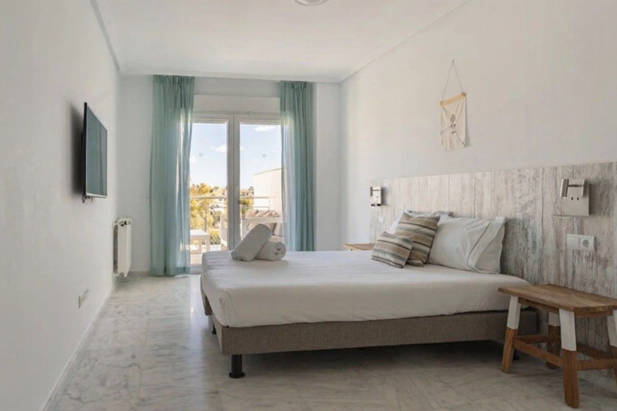 Piso en primera línea de playa en El Campello — Dormitorio