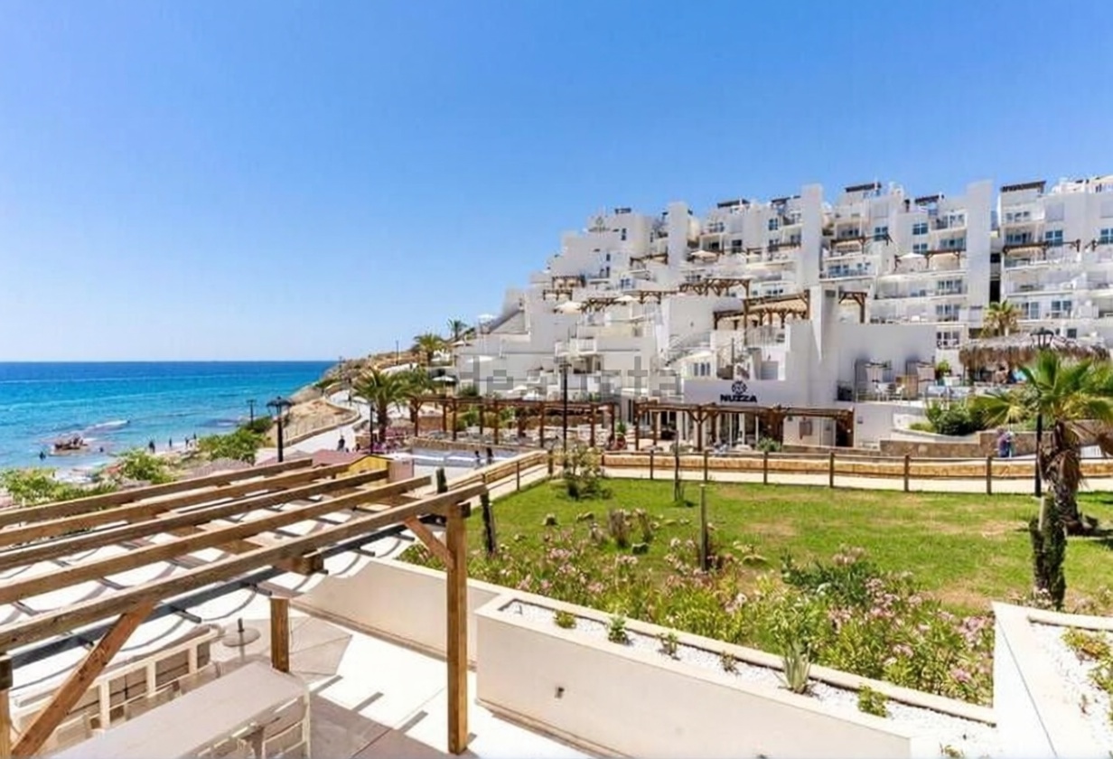 Piso en primera línea de playa en El Campello — Vista mar