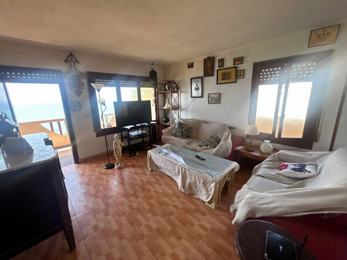 Piso en primera línea de playa en El Campello — Salón