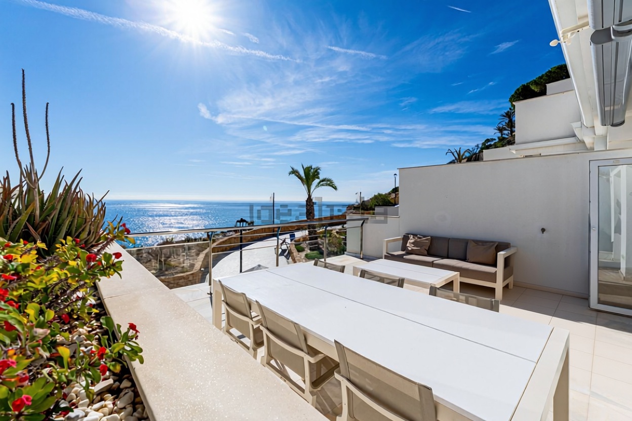 Piso en primera línea de playa en El Campello — Terraza mar