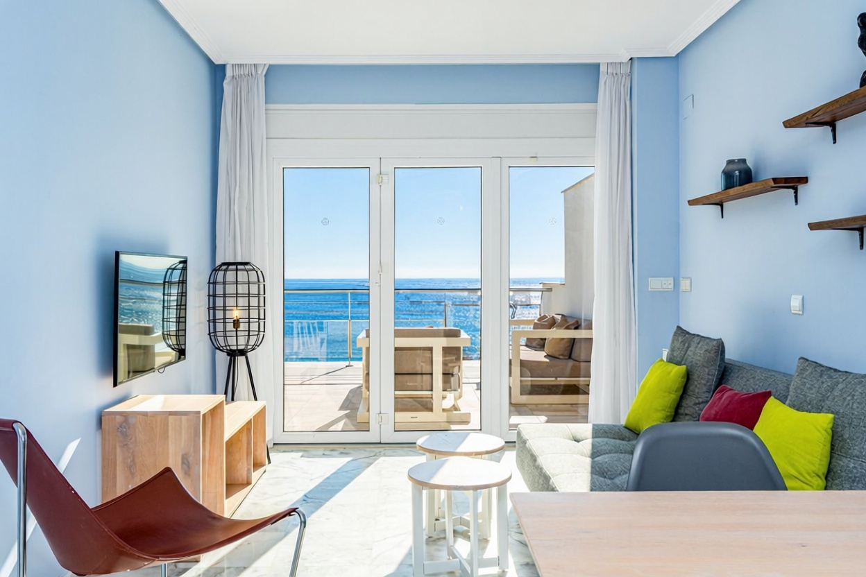 Piso en primera línea de playa en El Campello — Salón