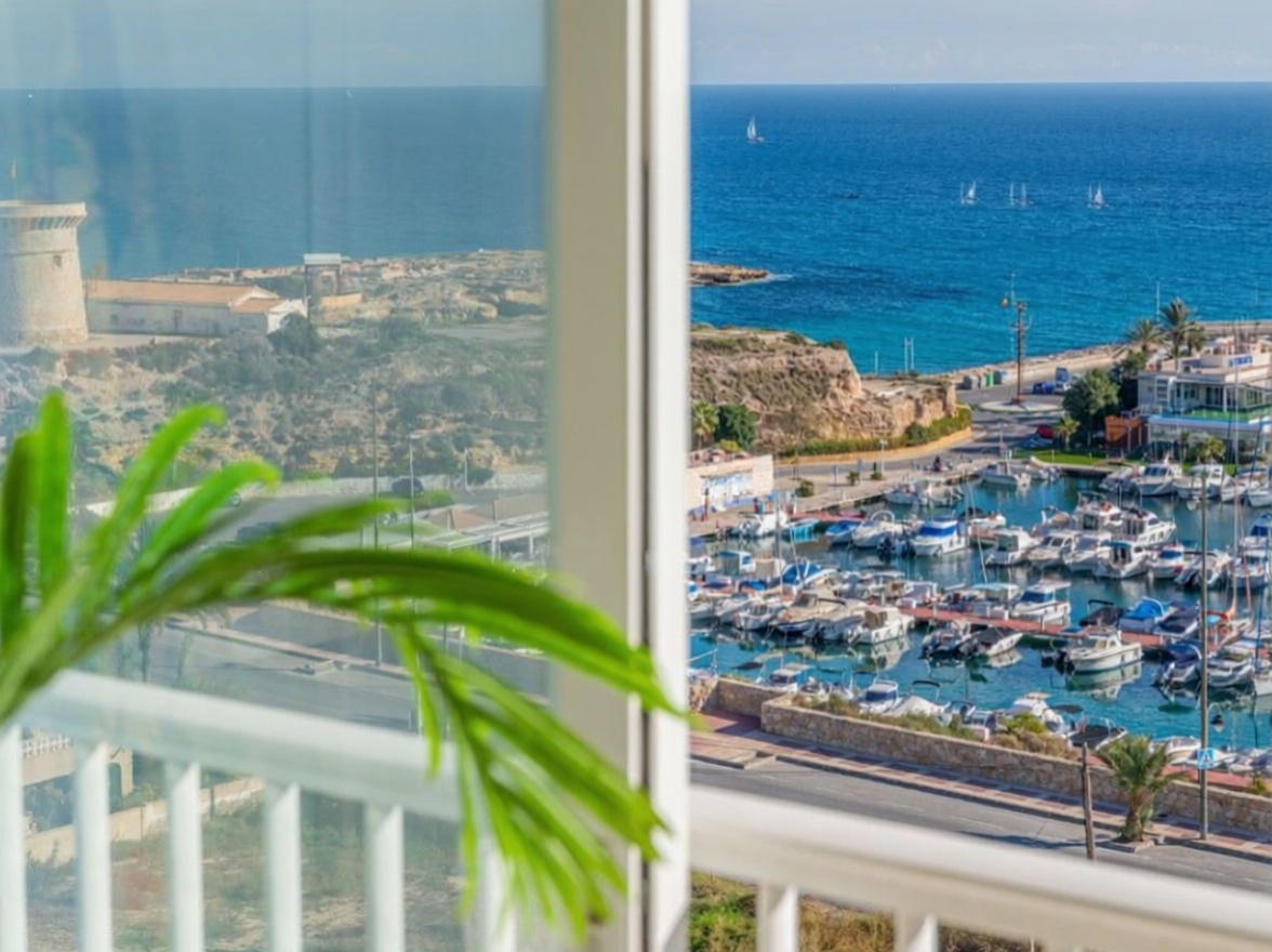 Apartamento em primeira linha de praia em El Campello — Vista mar