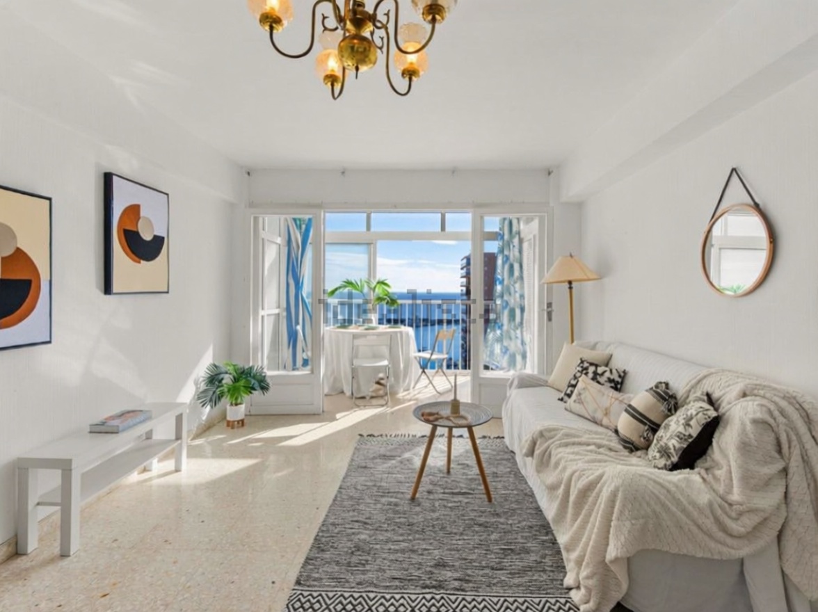 Apartamento em primeira linha de praia em El Campello — Sala