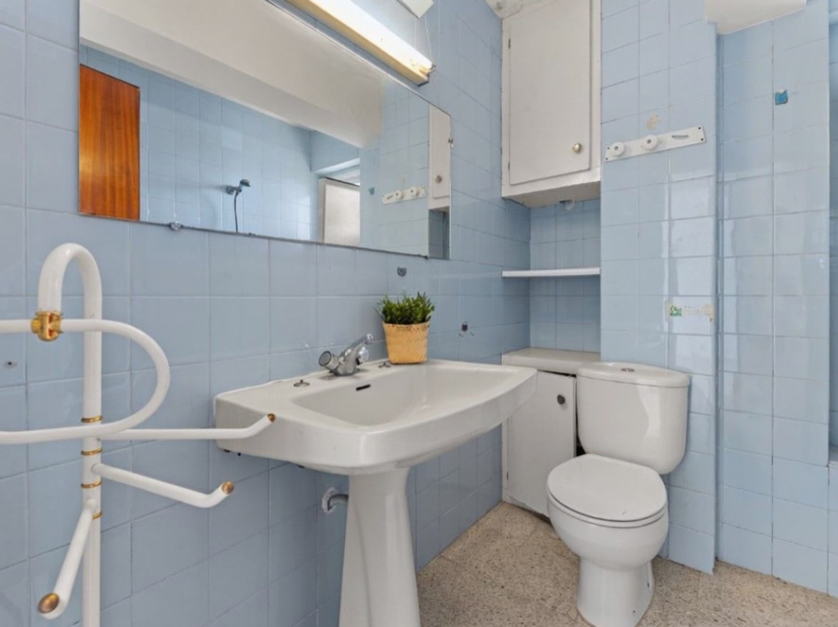 Apartamento em primeira linha de praia em El Campello — Casa banho