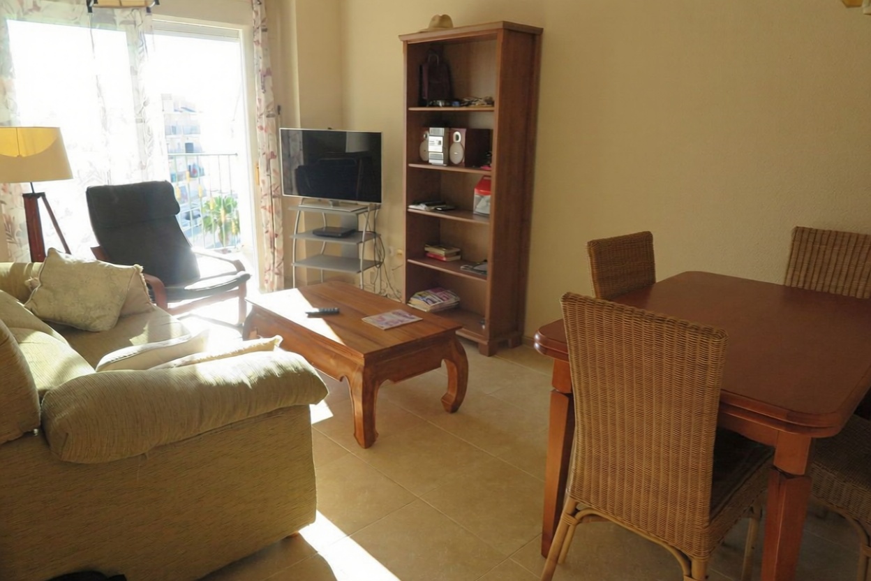 Appartement en attique en première ligne de mer à El Campello — Séjour