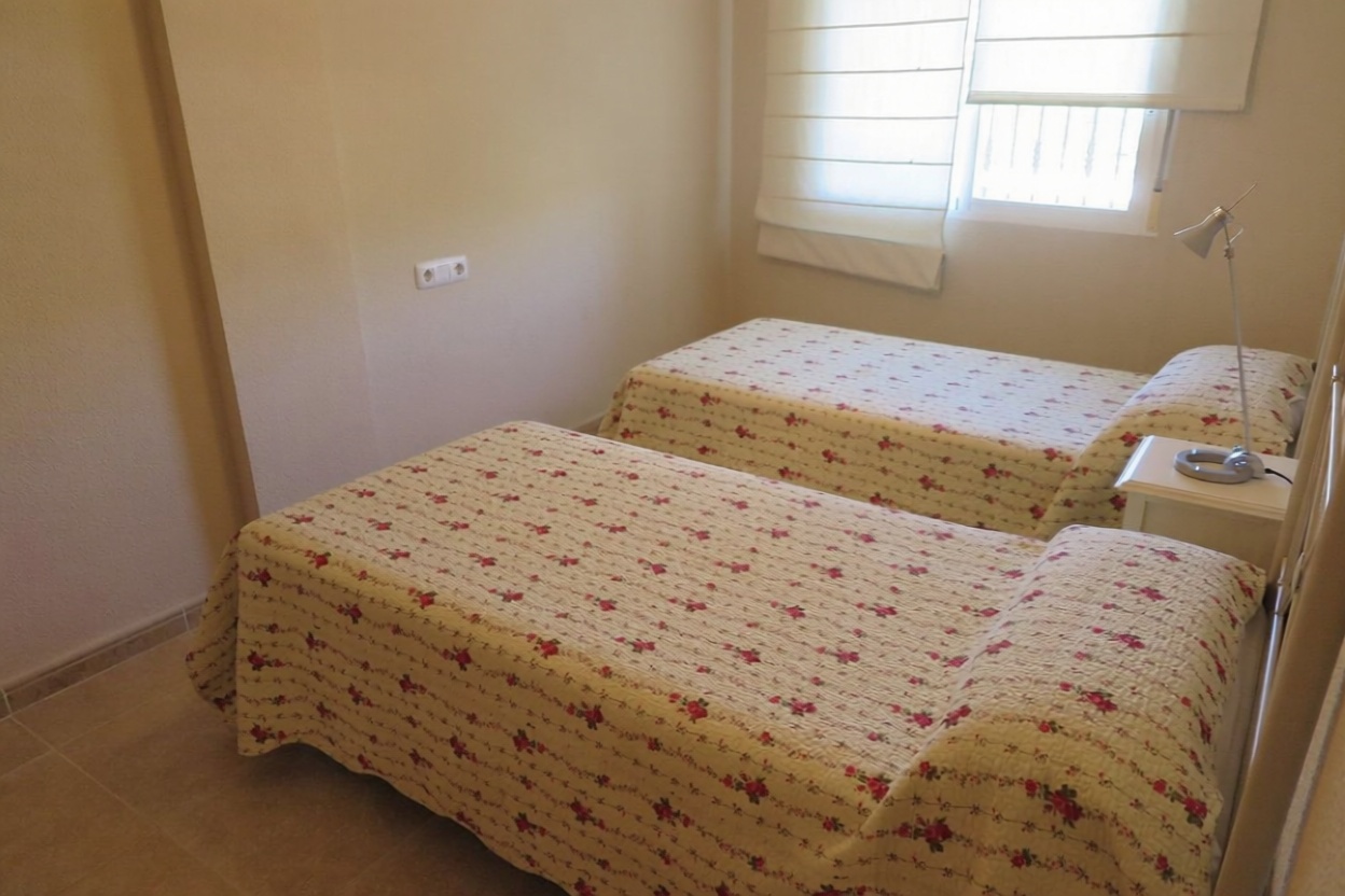 Appartement en attique en première ligne de mer à El Campello — Chambre