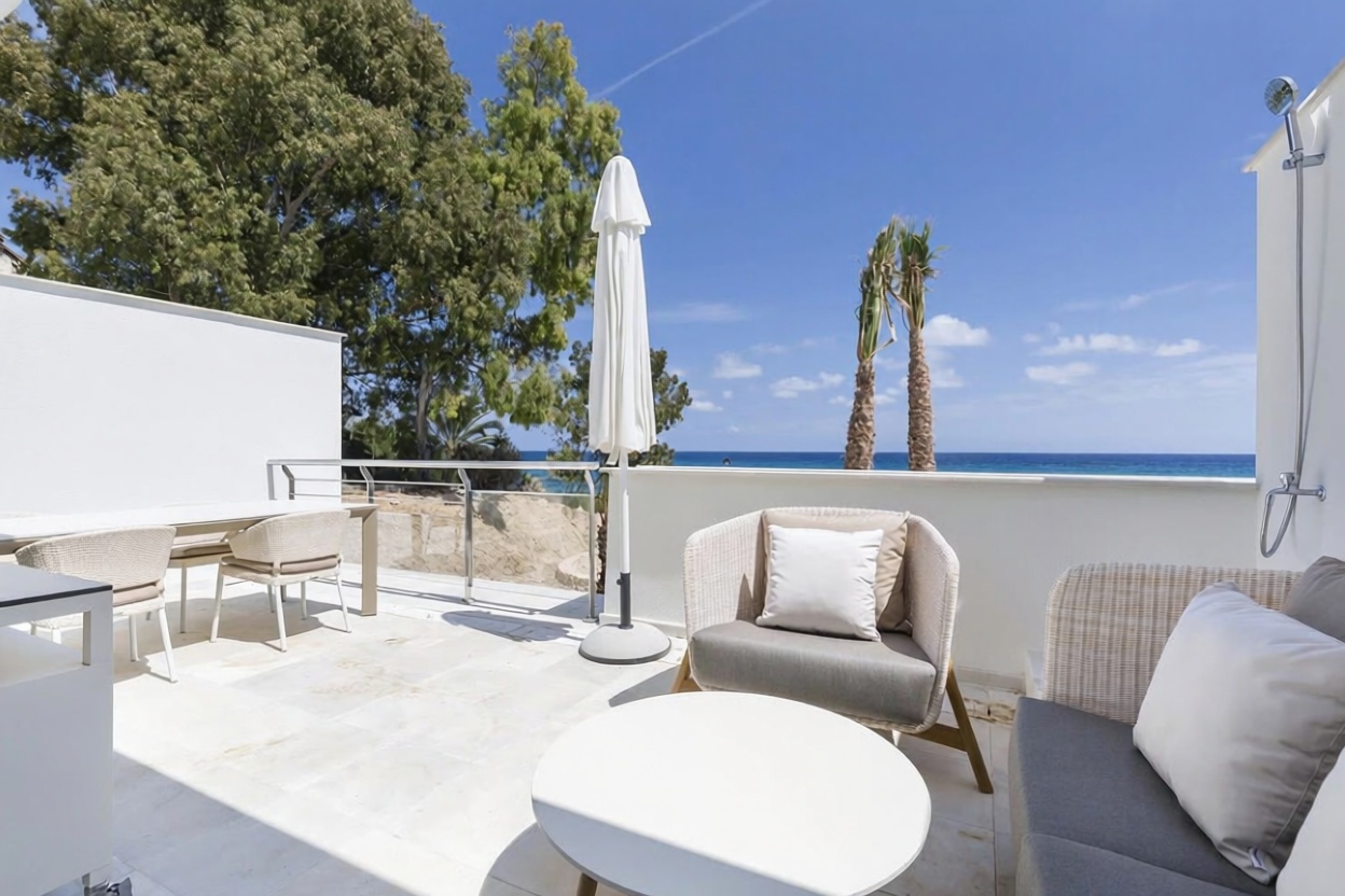 Piso en primera línea de playa en El Campello — Terraza mar