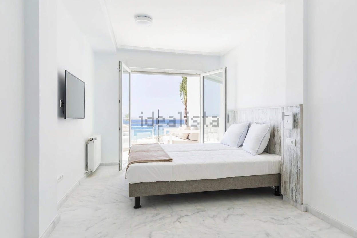 Piso en primera línea de playa en El Campello — Dormitorio