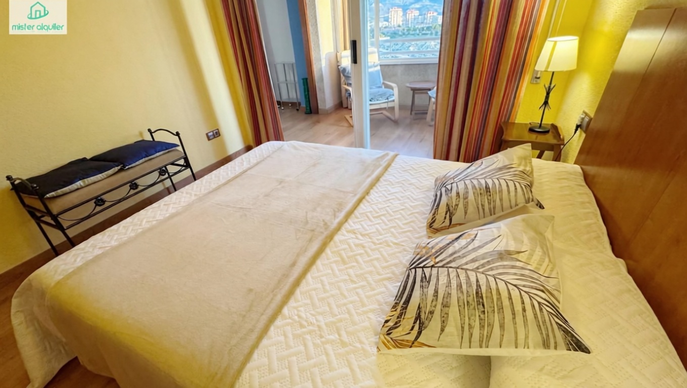 Piso en primera línea de playa en El Campello — Dormitorio