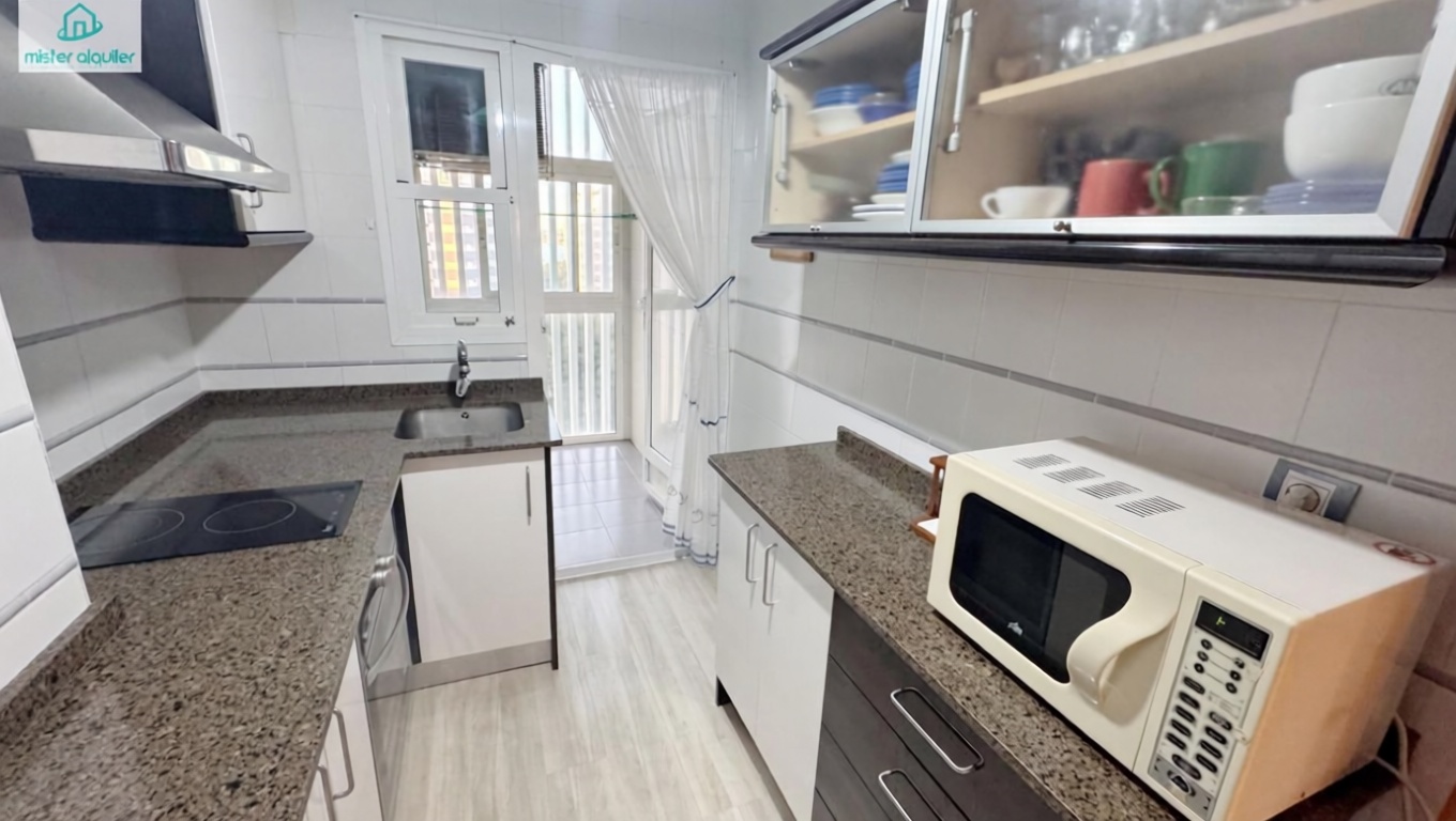 Piso en primera línea de playa en El Campello — Cocina