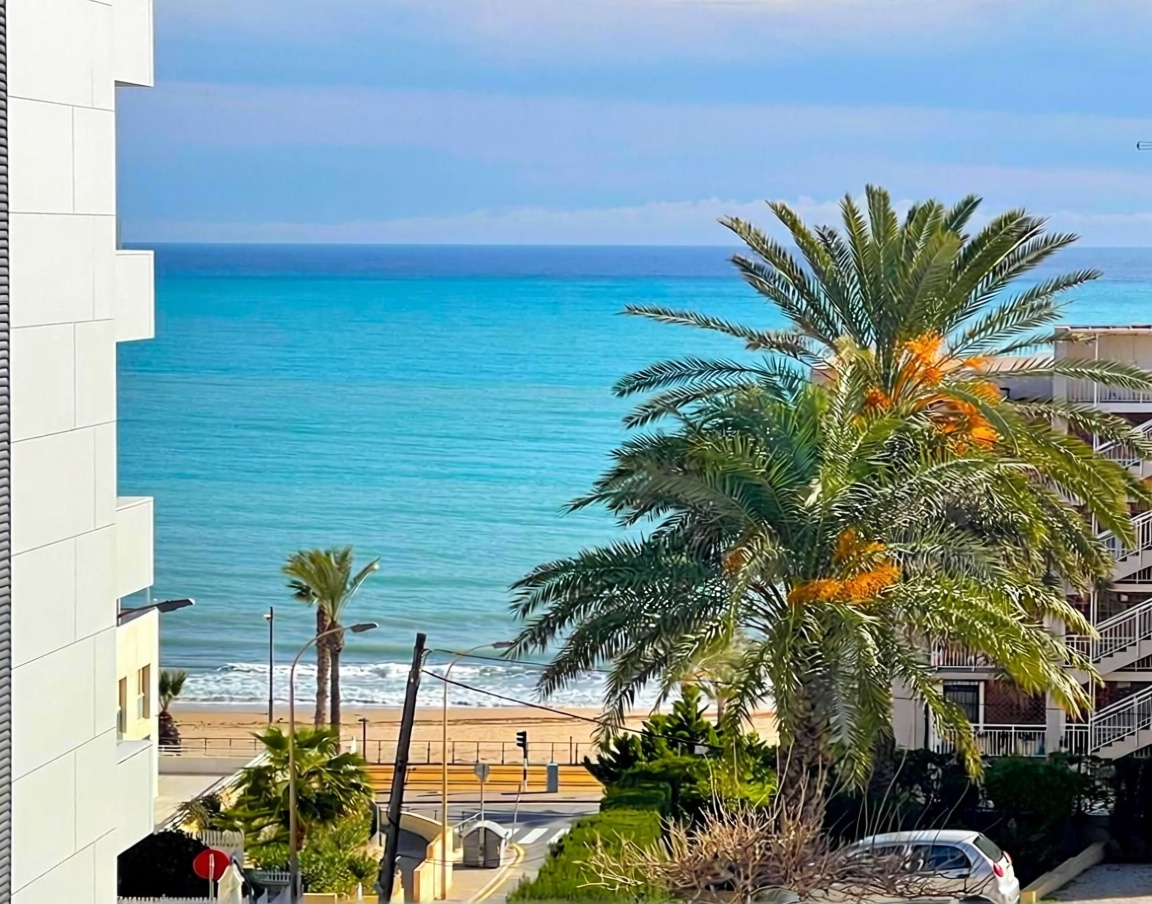 Appartement en première ligne de plage à El Campello — Vue mer