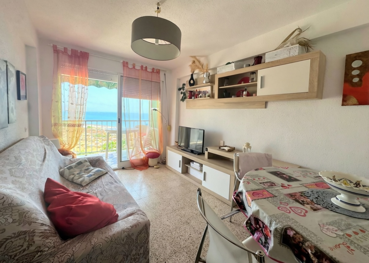 Квартира первая линия пляжа в El Campello — Гостиная