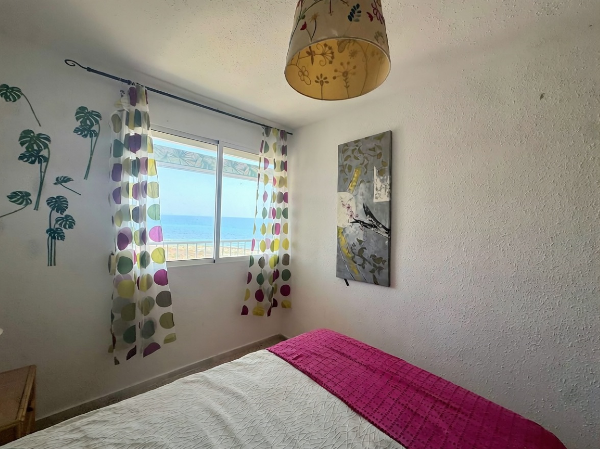 Квартира первая линия пляжа в El Campello — Спальня