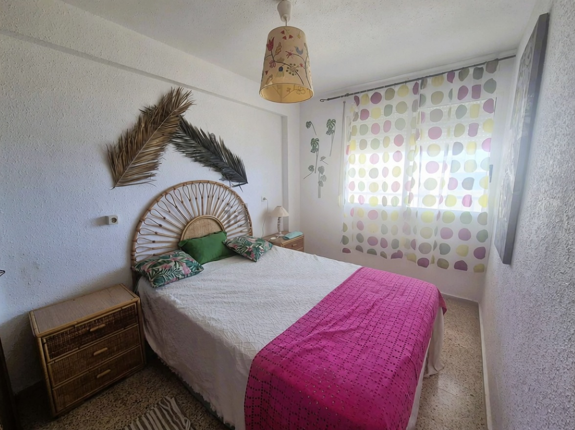 Piso en primera línea de playa en El Campello — Dormitorio