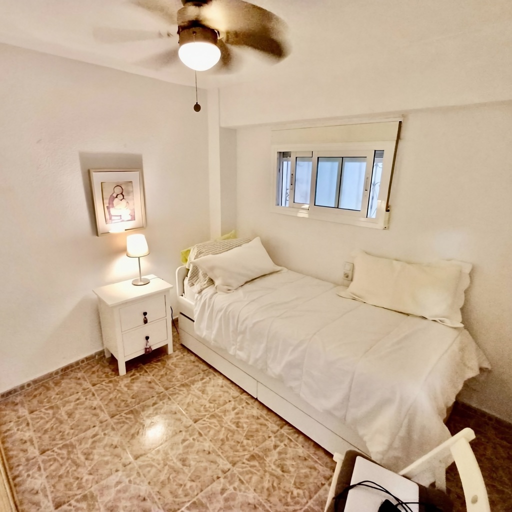 Beachfront flat in El Campello — Bedroom