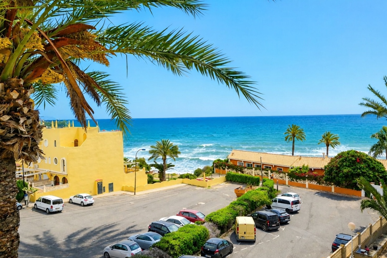 Beachfront flat in El Campello — Sea view