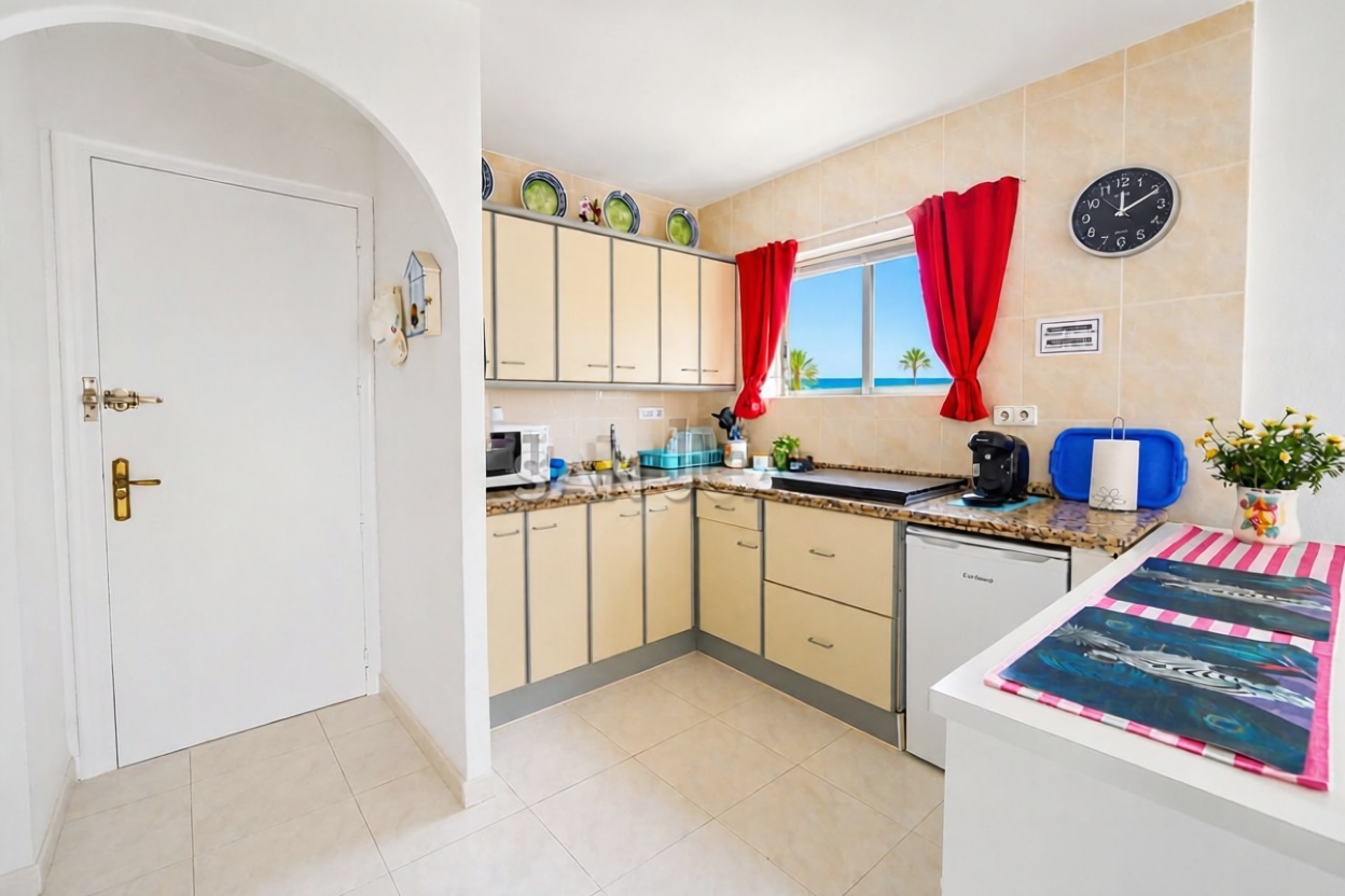 Beachfront flat in El Campello — Kitchen