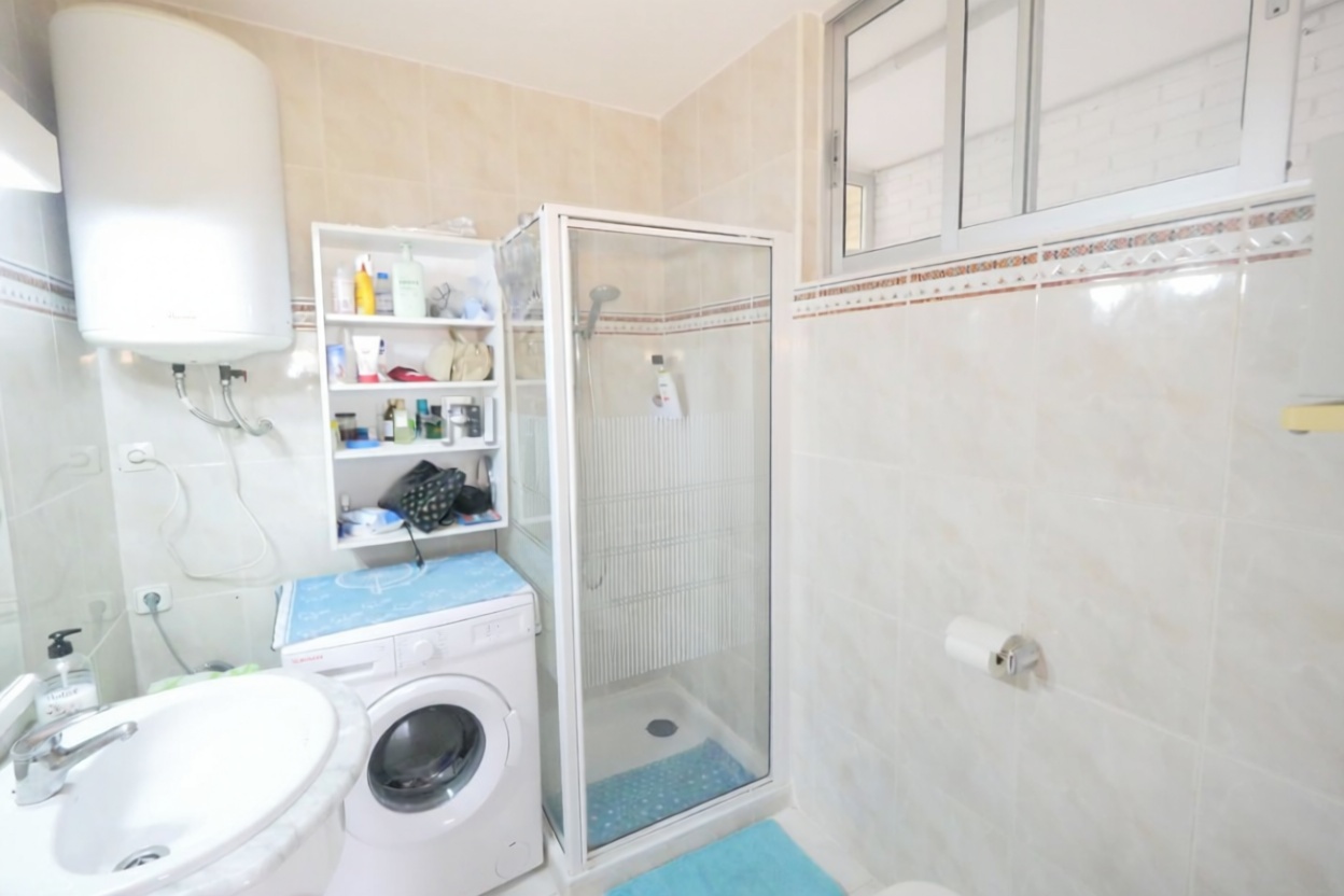 Beachfront flat in El Campello — Bathroom