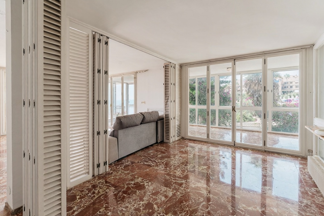 Chalet avec accès direct à la plage à Alicante — Séjour