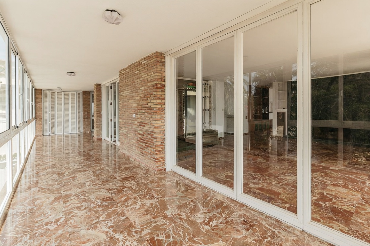 Chalet avec accès direct à la plage à Alicante — Séjour